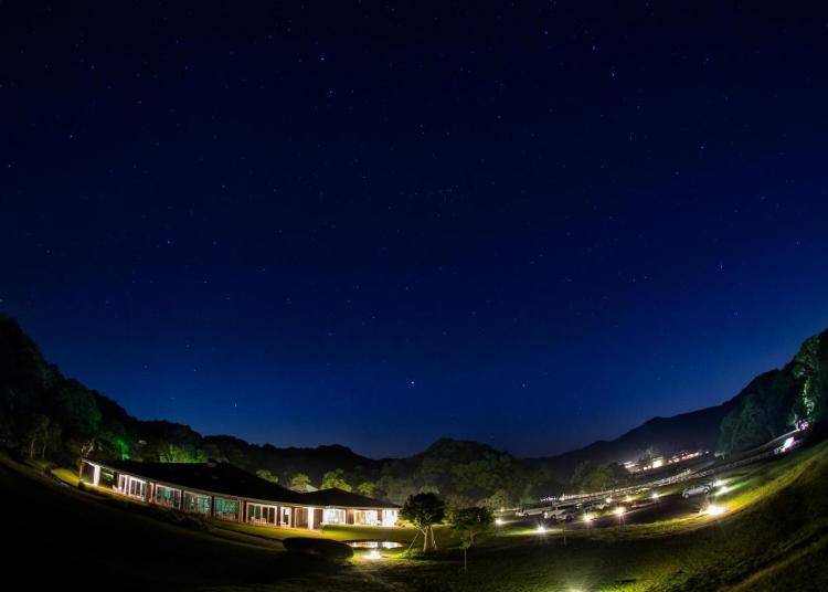 夜晚的星空讓人忍不住想來觀測星象（照片來源：Booking.com）