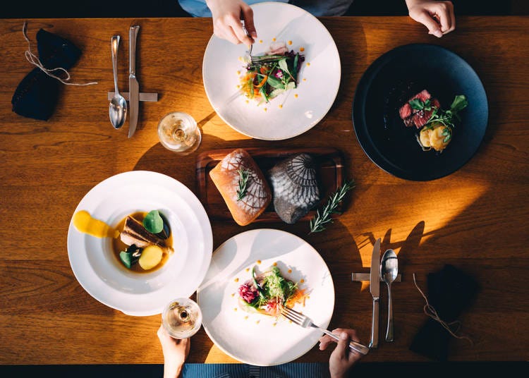 駿河エリアを中心に地元の食材を使ったフレンチを提供するレストラン「WOODSIDE dining」