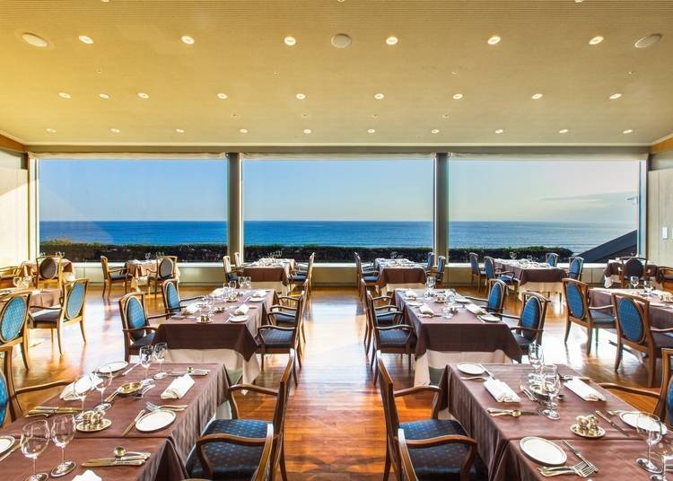 拥有整面海岸景观的「Restaurant Le・Trianon」