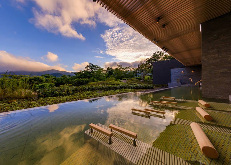 能望見箱根的山群、親身感受自然風情的「四季の露天風呂 棚湯」