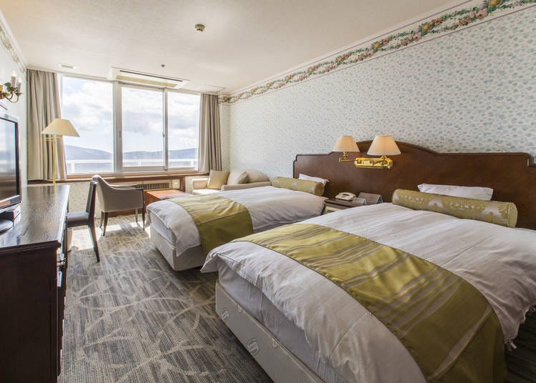 Standard Twin room with Lake Yamanaka below and Mt. Fuji on the right