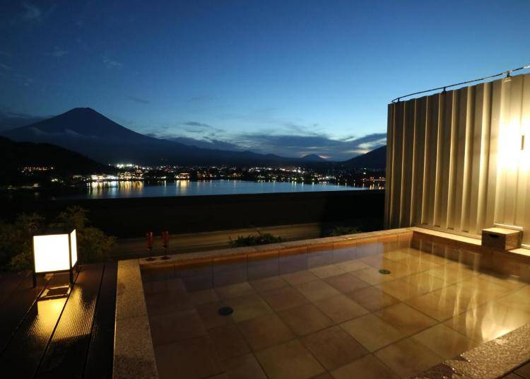 露天風呂からも富士山の眺めを満喫できます（画像提供：Booking.com）