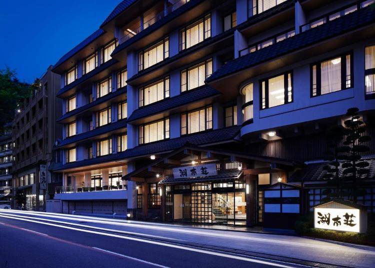 河口湖や富士の霊峰を窓から眺められるロケーション（画像提供：Booking.com）