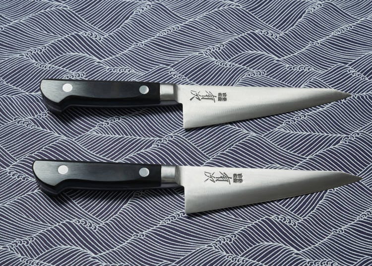 骨スキ包丁（上）－刃渡り140mm（税込み6,600円）：（下）－刃渡り15mm（税込み7,150円）