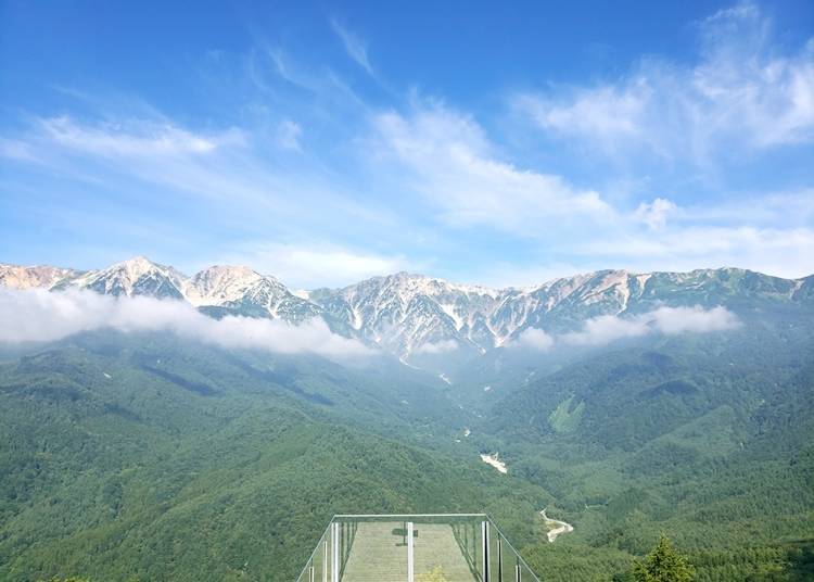 ▲从白马岩岳Mountain Resort的展望露台「HAKUBA MOUNTAIN HARBOR」看出去的景色