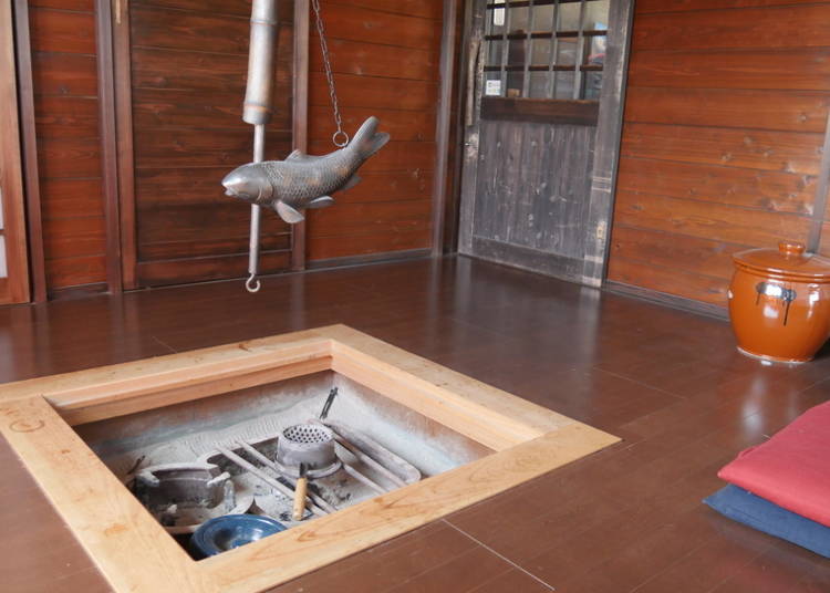 An experience facility in one of the villas, which has been renovated. The Japanese-style room with an irori, a traditional Japanese sunken hearth, is wonderful!