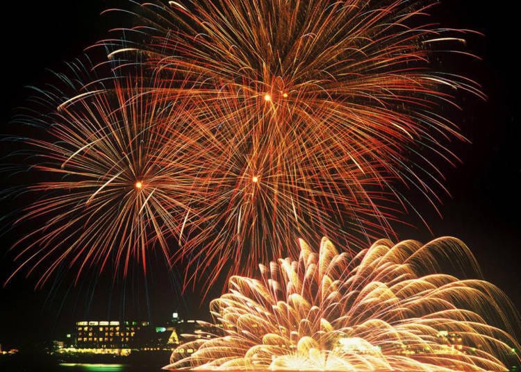 15. Illuminating the night sky: Lake Kawaguchiko Fireworks Festival and Kojosai