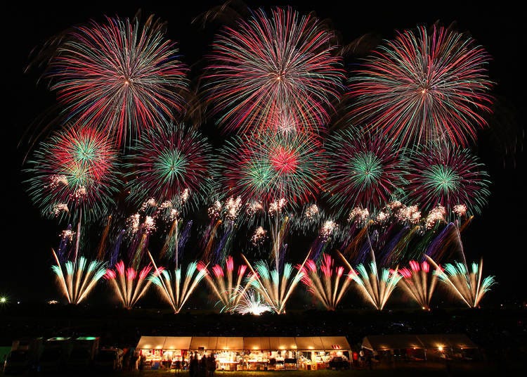 Akagawa Fireworks Display (Late August/Tsuruoka City)