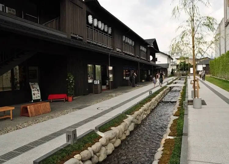 Stroll the historic Nanukamachi Gotenzeki canal district