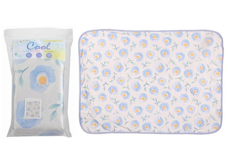 THERMO Lab Cool Pillow (2,200 yen; larger cooling pads, 3,850 yen)