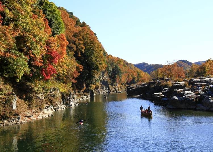 3.天然記念物「長瀞岩畳」を代表する長瀞渓谷と紅葉のハーモニー