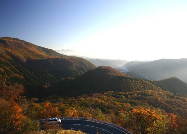 1-1. Irohazaka Slope: Beautiful autumn leaves that can be admired from the comfort of your car seat