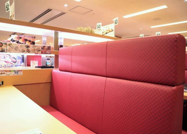The table seats have a high back, protecting you from the other tables and allowing privacy.