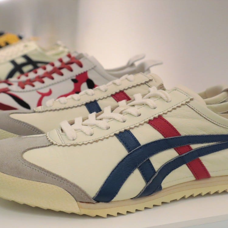 いします Onitsuka by ( ¨̮ )( ¨̮ )｜オニツカタイガーならラクマ Tiger - ONITSUKA TIGERの通販 されていま