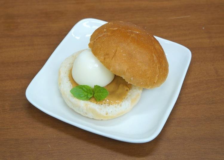 The Peanut Yukimi Burger from Chiba. Photo courtesy of Lotte Co., Ltd.