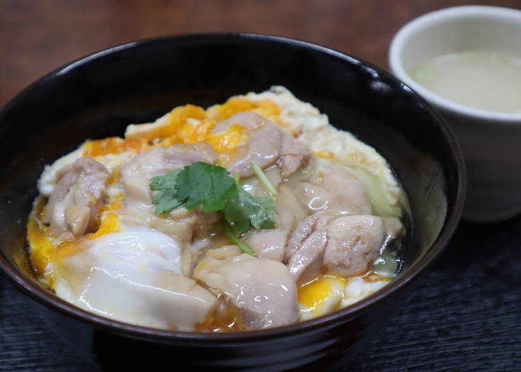 ■鶏肉の卸売りだから提供できる塩親子丼！鳥藤分店（築地）