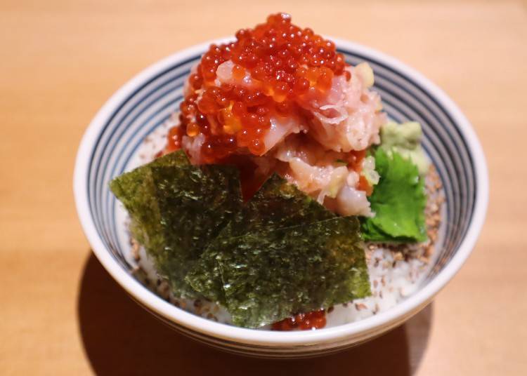 Tsujihan in Nihonbashi: A Kaisendon Specialty Shop Offering Seafood Bowls with a Special Surprise!