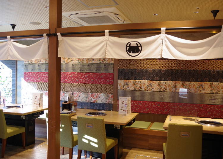 일본스러우면서도 모던한 공간이 매력적인 ‘와규 뷔페의 전당 아키하바라 니쿠야 요코초’
