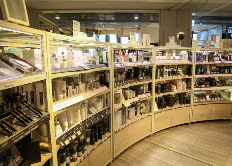 The men's cosmetics corner, located on 2F