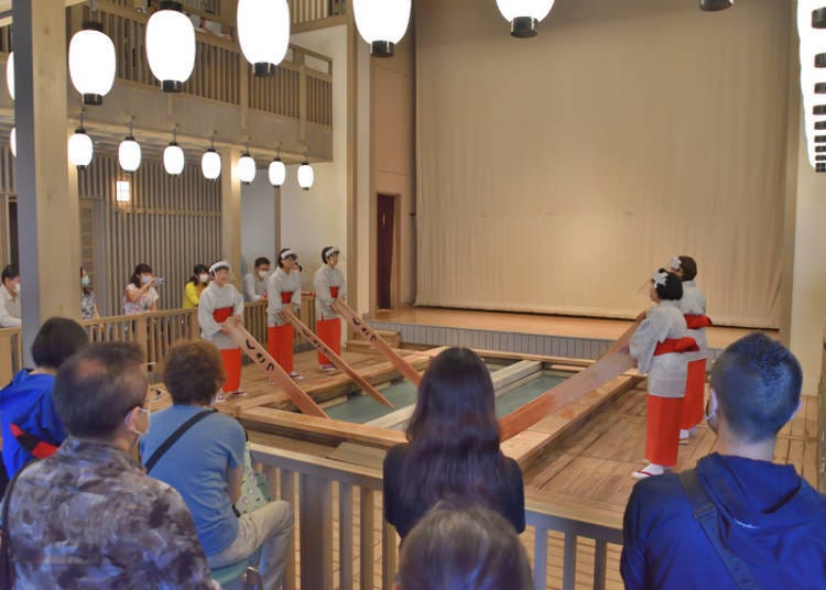 유모미 전통 춤 공연