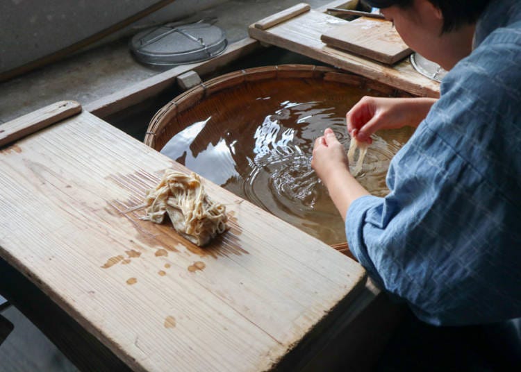 Washing the kozo