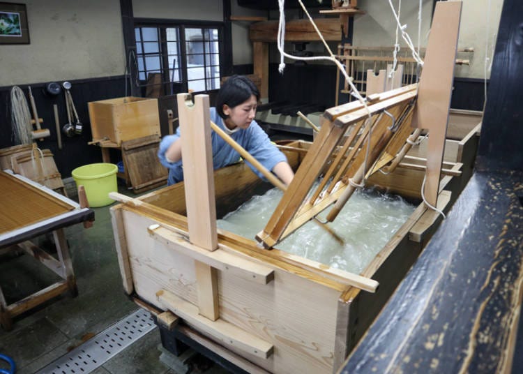 Fibers are mixed to encorporate with the tororo aoi