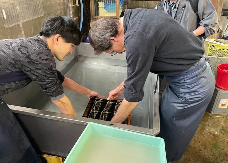 Choose a pattern mold and dip into the water mix