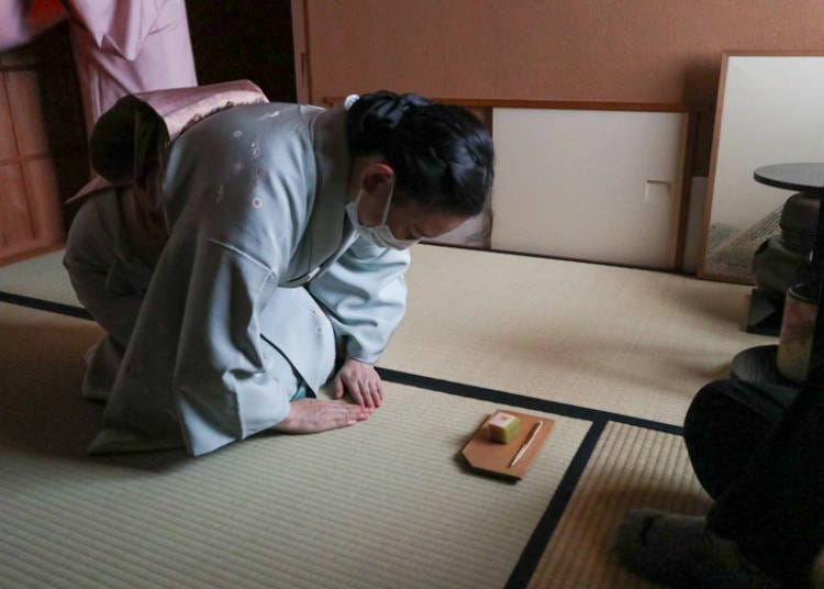 Bowing before the tea ceremony
