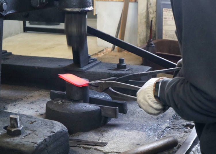 Forging two blades together