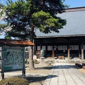 Temples Silence Retreat - Speaking Monk Guided Tour
