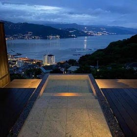 Uminohana
This traditional Japanese inn offers guest rooms with open-air baths that provide breathtaking views of both Atami City and the ocean. Additionally, it provides halal-friendly breakfast options.