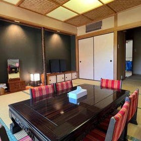 熱海温泉　実の別荘
熱海サンビーチから徒歩19分のところにあるゲストハウス。清潔でコンパクトな日本の旅館体験とスタッフのあたたかいおもてなしを受けられる。