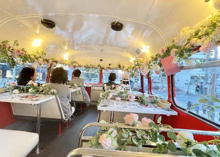 Interior of the Afternoon Tea Bus / Photo from "Ms. Mentaiko's Life & Travel Diary" Facebook