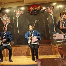 Live music performance over traditional dinner
Photo: Viator