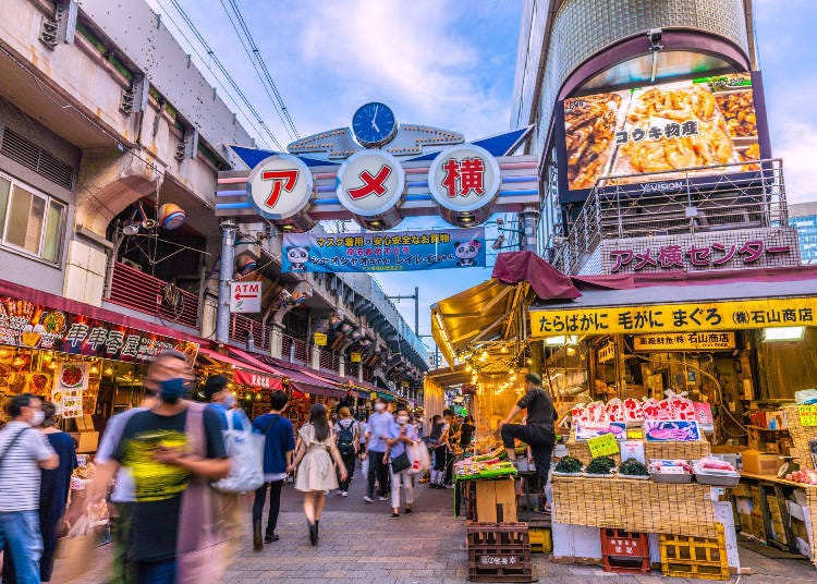 位於東京上野附近的阿美橫町是街頭小吃的熱門景點。（圖片來源：PIXTA）
