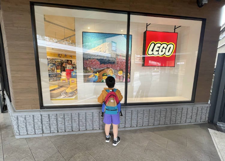 Gotemba Premium Outlets LEGO store showcasing a LEGO Mount Fuji (Photo courtesy of "Ms. Mentaiko's Travel Diary" Facebook Page)
