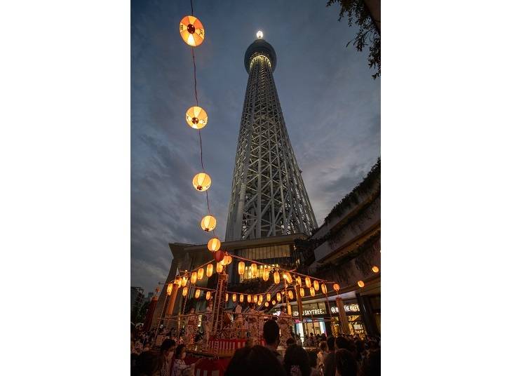 ©TOKYO-SKYTREETOWN｜夜晚的晴空塔夏祭｜圖片來源：PR TIMES