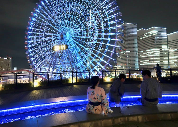 「萬葉俱樂部」頂樓的夜景足湯，對面是「橫濱太空世界」的摩天輪｜照片來自《明太子小姐生活旅遊日記》Facebook