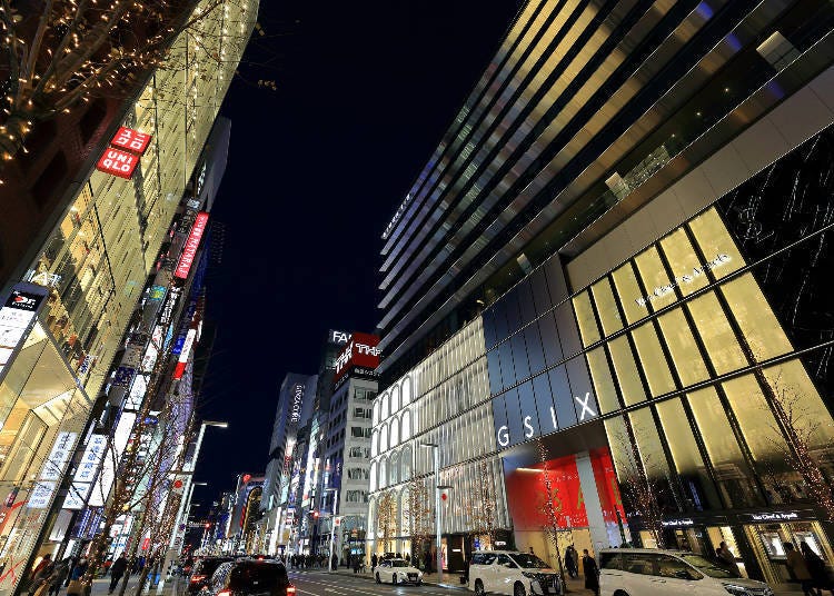Ginza Six and Ginza Uniqlo facing each other / Photo: PIXTA
