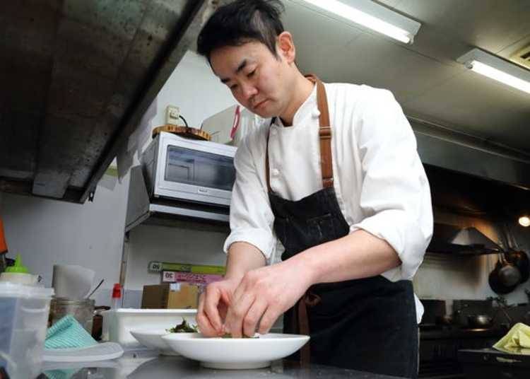 ▲食材選びや仕込み、調理、盛り付けまで田村さんが一人で行っている
