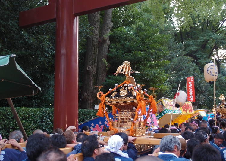 (Photo: Guilhem Vellut from Annecy, France - Nezu Shrine Festival @ Bunkyo, CC BY 2.0)