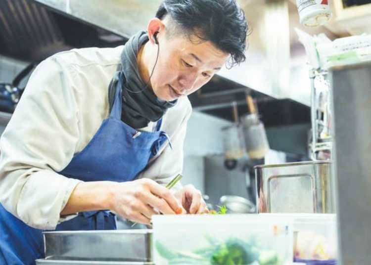 ▲With refined skill, a genuine passion for food, and a warm personality, Chef Adachi is beloved by local producers and the community alike.