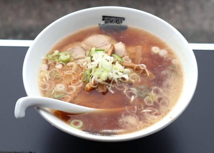 Chuka Soba Tsukiji Wakaba: A Simple Flavor Suitable for Breakfast! (900 yen)