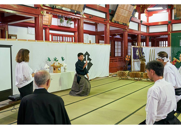 Kiyomoto Ogasawara demonstrating a reiho training exercise