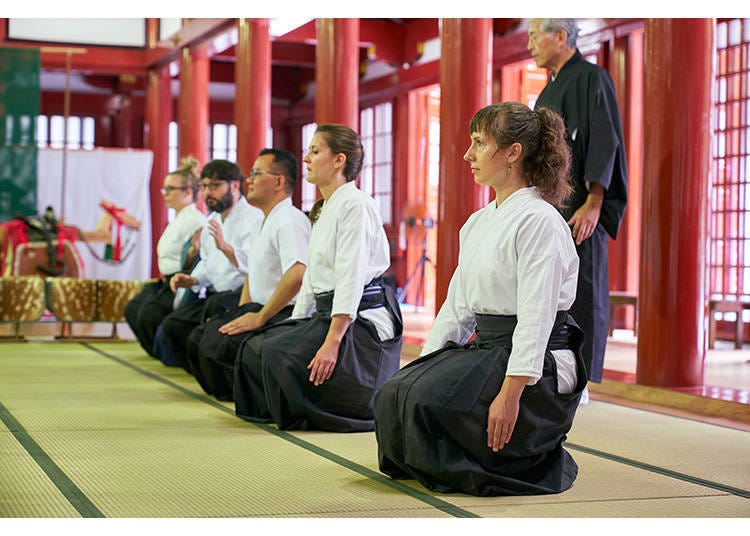 Tour participants attempting an Ogasawara-ryu training exercise