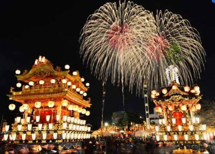 Chichibu Night Festival: Spectacular Fireworks and Float Competitions (December/Chichibu City)