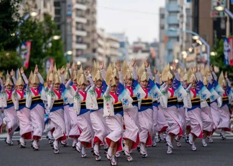 圧巻の踊りで観客が沸く「東京高円寺阿波おどり」（高円寺）