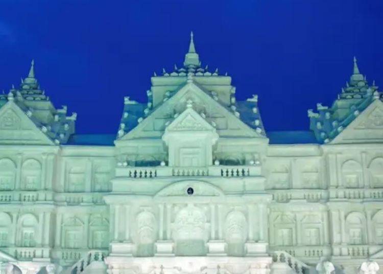 거대한 대형 설상과 빙상이 전시된 ‘삿포로 눈축제’(삿포로시)