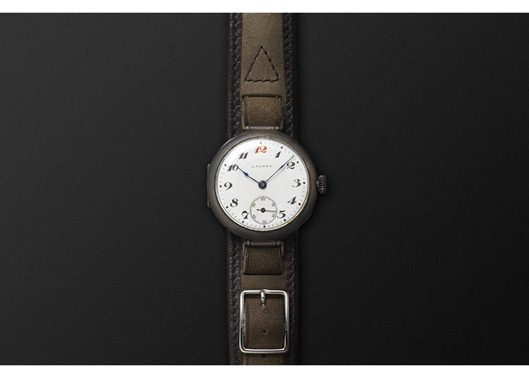 1913年に発売された、国産初の腕時計「ローレル」。懐中時計が主流の時代に腕時計の時代の到来をいち早く見据え開発した歴史的な腕時計。