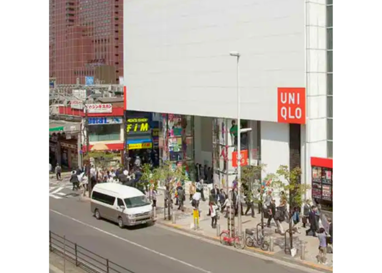 유니클로 신주쿠 니시구치점 (사진: LIVE JAPAN 스폿 페이지 lj0002635)